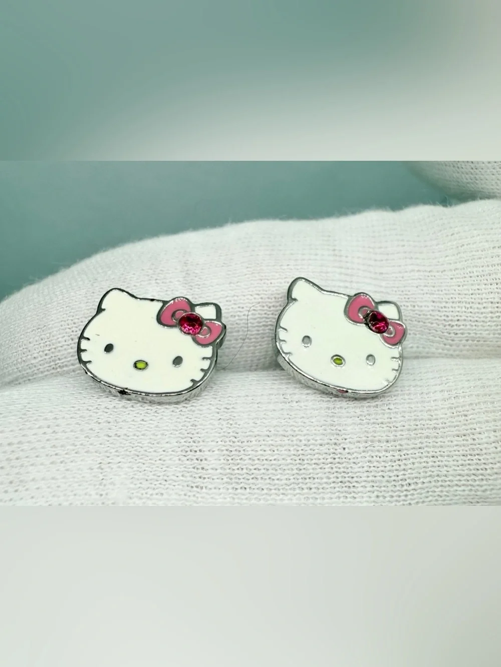 Hello Kitty White Face Pink Bow Stud Earrings with Pink Gem
